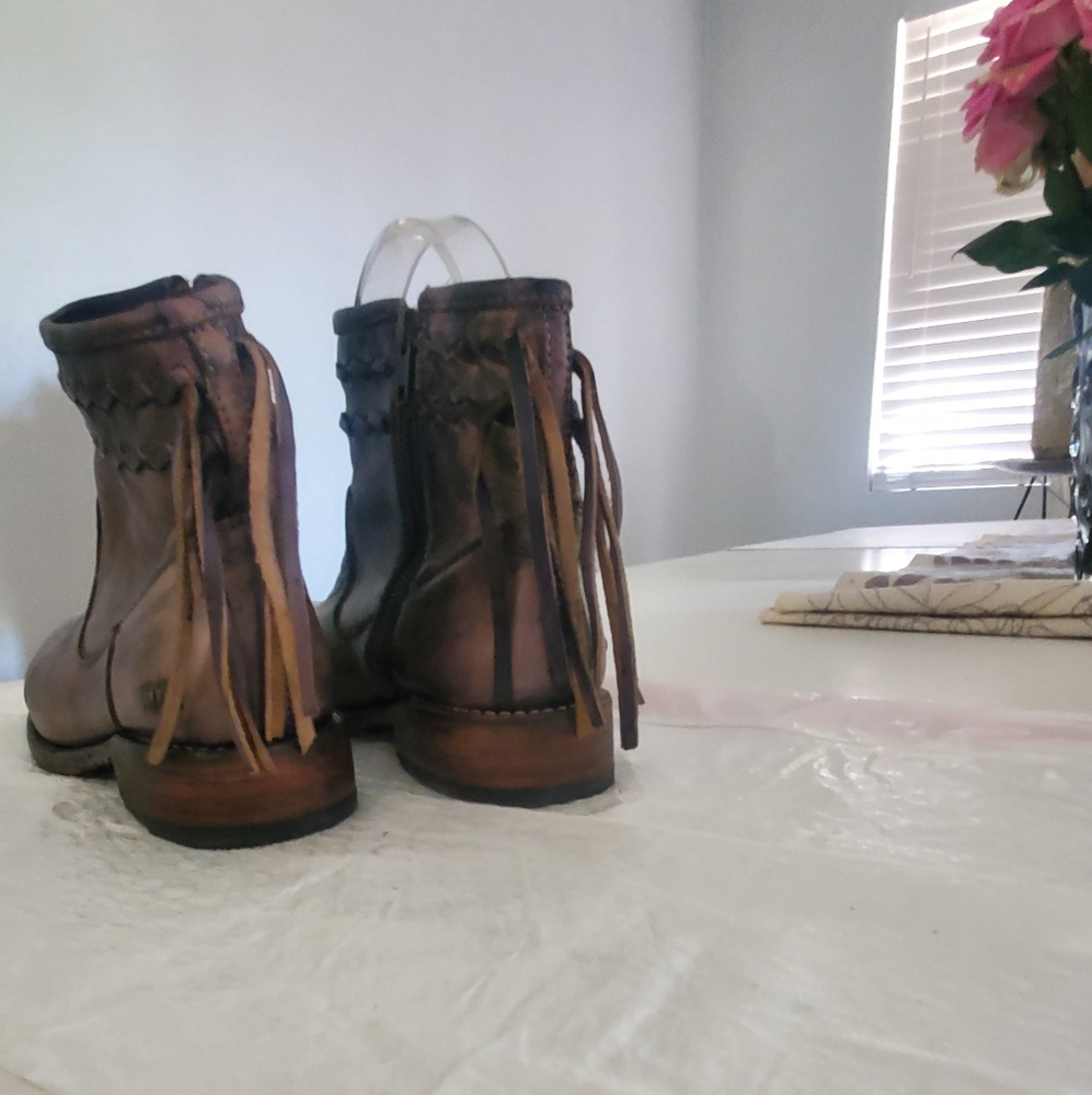 Bedstu Craven Ankle Boots Distressed Fringe Boho Leather Size 8 Euc $275 - Picture 7 of 11